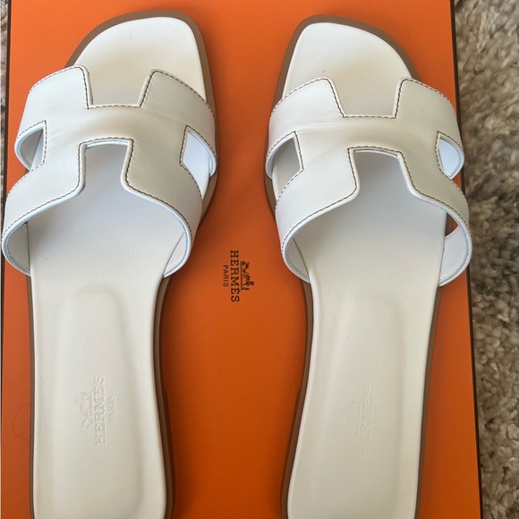 Hermes White Slide Sandals 38.5 - Picture 6 of 15